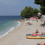 And With Parking Space - Makarska - 23916 Pensión 3*
