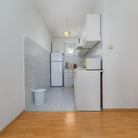 Guest house And With Parking Space Podgora, Makarska - 23916 3*