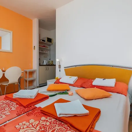 Πανσιόν And With Parking Space Podgora, Makarska - 23916