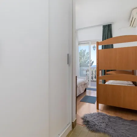 And With Parking Space - Makarska - 23916 Pensión 3*