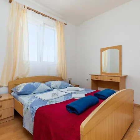 Guest house And With Parking Space Podgora, Makarska - 23916 3*